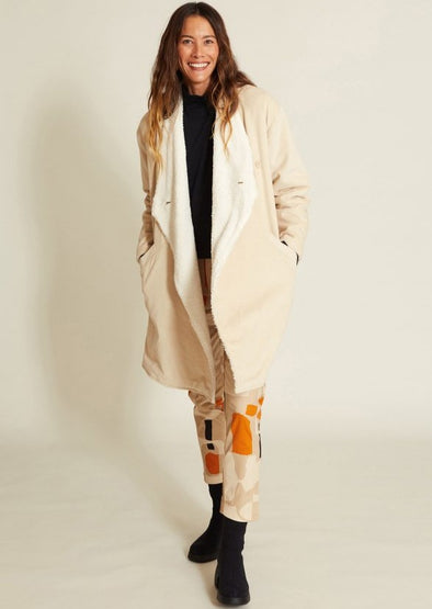 harvestclub-harvest-club-leuven-suite-13-bast-reversible-coat-tapioca