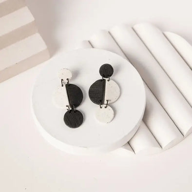 MONOMAKERY Earrings Geometric • Black and White 1