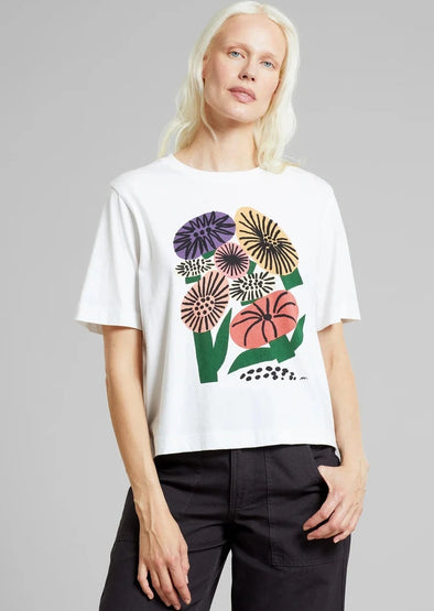 harvestclub-harvest-club-leuven-dedicated-vadstena-t-shirt-memphis-flowers-white
