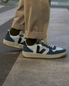 VEJA V-10 leather • white • black • california