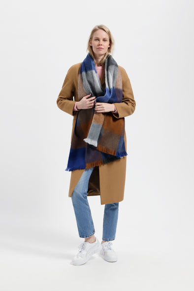 harvest-club-harvestclub-alpacaloca-leuven-625BlockedScarfCobaltBlue_Camel_Naturals