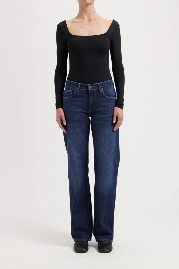 harvest-club-harvestclub-mud-denim-women-sustainable-jeans-carry-mid-straight-faded-vintage-full-body-front-winter-2