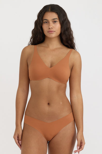 harvest-club-harvestclub-organic-basics-organicbasics-leuven-bare-plunge-bralette-different-colors-BareCheekyBriefsWood2