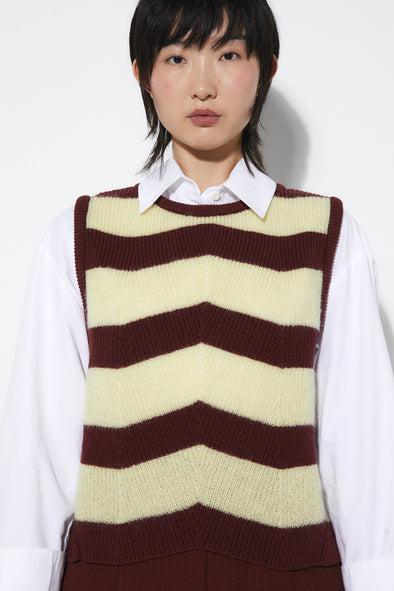 harvest-club-leuven-2632-ar-st_erin_vest_stripes_rita_row_women_aw25_5