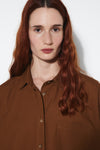 harvest-club-leuven-2638-cm-ta_morris_shirt_tobacco_rita_row_women_aw25_6