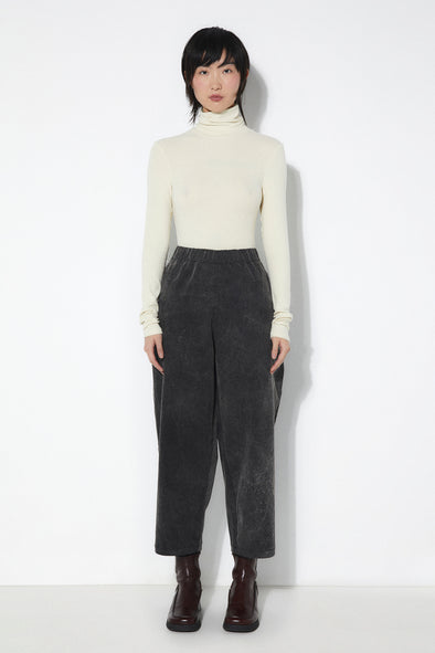 harvest-club-leuven-2657-pa-dg_heti_pants_dark_grey_rita_row_women_aw25_4