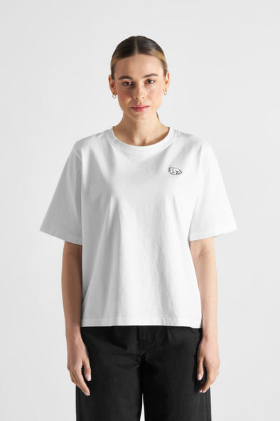 harvestclub-harvest-club-leuven-dedicated-vadstena-t-shirt-cat-pose-white-3