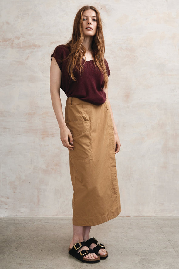 harvestclub-harvest-club-leuven-komodo-SS25-SANDER_VEST_BERRY_-_CARGO_WRAP_SKIRT_CAMEL