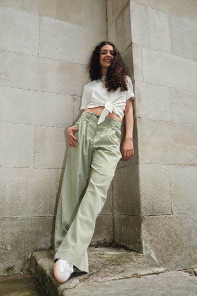 harvestclub-harvest-club-leuven-komodo-SS25ANISA_TOP_WHITE_LOLA_TROUSERS_GREEN_TICKING_STRIPE