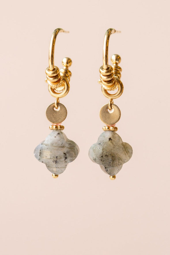 harvestclub-harvest-club-leuven-mujajuma-cc-earring-hoop-with-gold-beads-and-labradorite-clover-cr-414736-nl-G