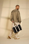 harvestclub-harvest-club-leuven-oscar-tote-bag-black-20250114_Hindbag_Studio_SS25_1179_HD_sRGB_72dpi_900x_34c9872e-ae55-4e5e-8603-9eb2bc86035d