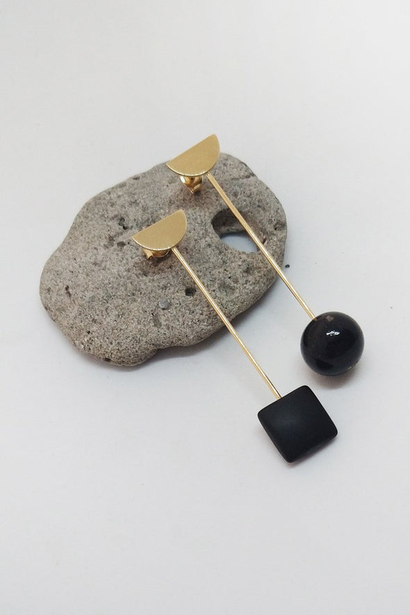 harvestclub-harvest-club-leuven-sewasong-sew-a-song-mismatched-earrings-black-gold-1