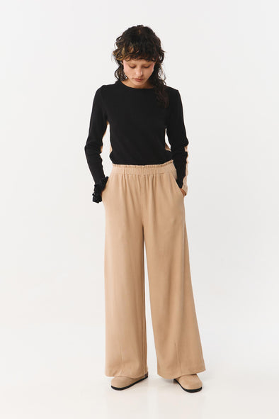 harvestclub-harvest-club-leuven-suite13-aw25-albi-top-black