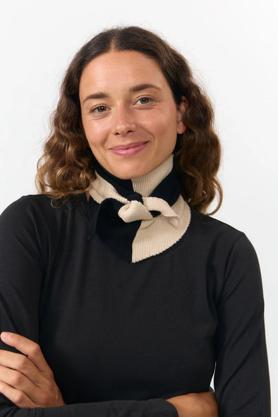 harvestclub-harvest-club-leuven-suite13-aw25-alma-scarf-bicolor-black-1