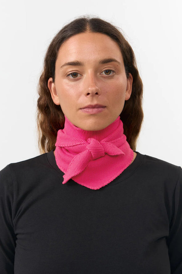 harvestclub-harvest-club-leuven-suite13-aw25-alma-scarf-pink-2