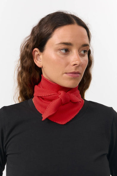 harvestclub-harvest-club-leuven-suite13-aw25-alma-scarf-red-2