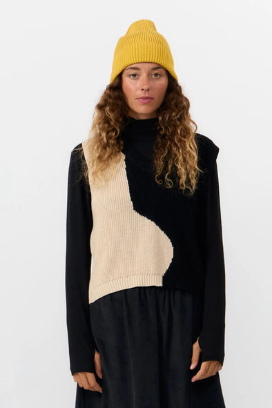harvestclub-harvest-club-leuven-suite13-aw25-amates-vest-bicolor-1
