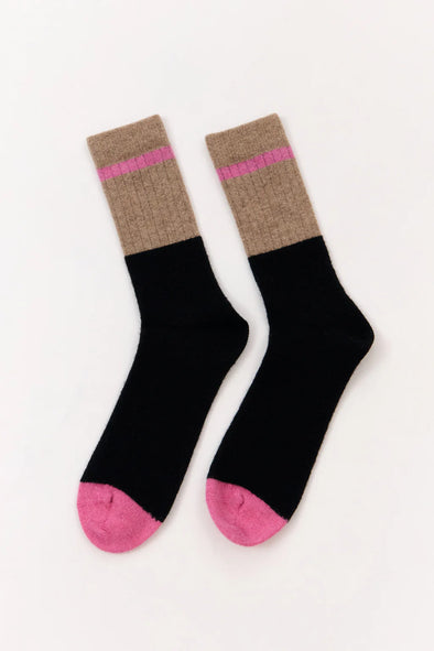 harvestclub-harvest-club-leuven-suite13-aw25-andes-wool-socks-pink-1