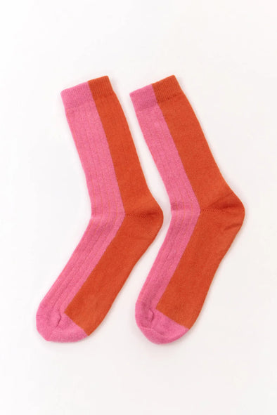 harvestclub-harvest-club-leuven-suite13-aw25-bicolor-wool-socks-pink-1