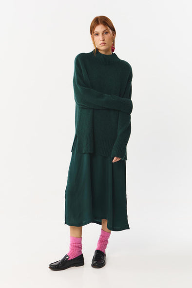 harvestclub-harvest-club-leuven-suite13-aw25-nun-jumper-dark-green