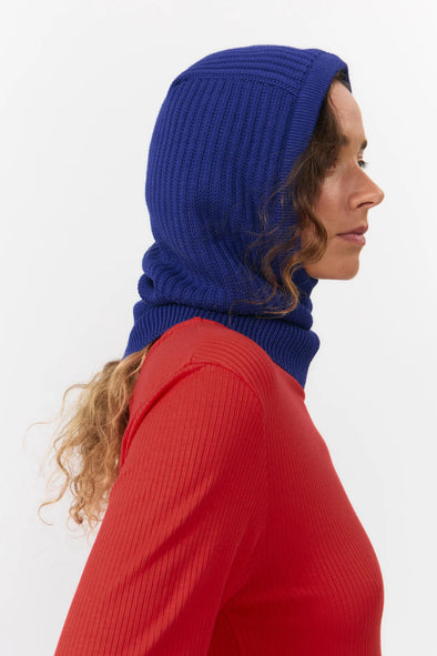 harvestclub-harvest-club-leuven-suite13-aw25-regina-balaclava-royal-blue-2