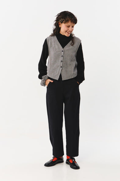 harvestclub-harvest-club-leuven-suite13-aw25-yuma-vest-houndstooth
