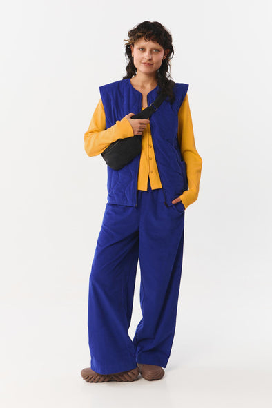 harvestclub-harvest-club-leuven-suite13-aw25-davie-vest-cord-royal-blue