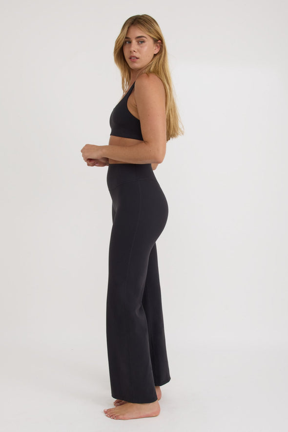 ORGANIC BASICS Active Flare Leggings • Black