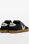 VEJA VOLLEY leather • black • pierre