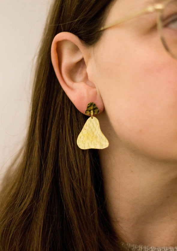 Harvestclub-Harvest-club-Leuven-mumkin-pear-shaped-woman-figure-earring-brass-large
