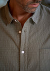 harvestclub-harvest-club-leuven-about-companions-simon-shirt-eco-seersucker-dusty-olive