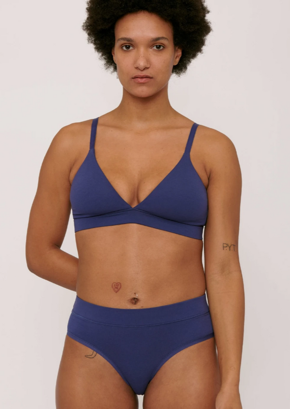Harvestclub-Harvest-club-Leuven-organic-basics-organic-cotton-triangle-bra-different-colors